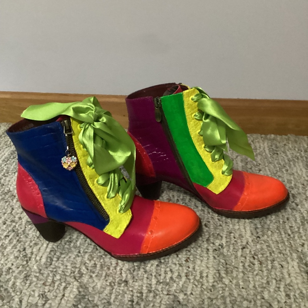 L'Arstiste Colorful Booties